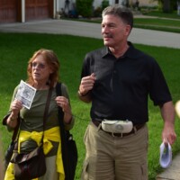 Architect Peter Sussman leading a tour